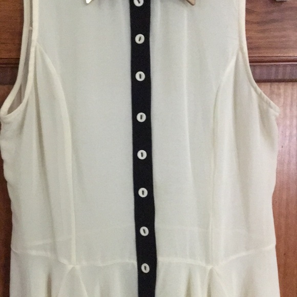 NWOT/Semi- Sheer Button-Up Tank Blouse w/ Collar - Picture 7 of 8
